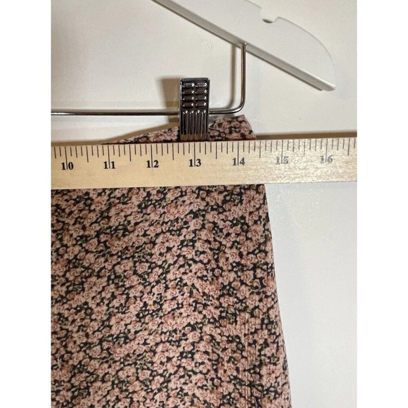 American Eagle Floral Front Slit Mini Skirt Pink/Black Size Small - Picture 4 of 5